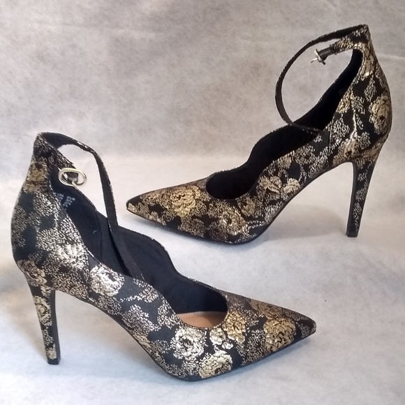 Christian Siriano Shoes - (NWOT) WOMEN'S KENNI ANKLE STRAP HEEL